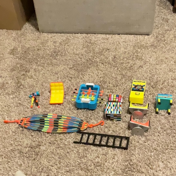 LOL Doll Retro Playset - Picture 2 of 3